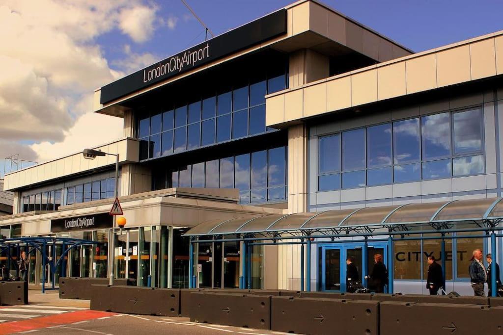 Full Apartment Close To Excel Centre, London City Airport , O2 Arena エクステリア 写真